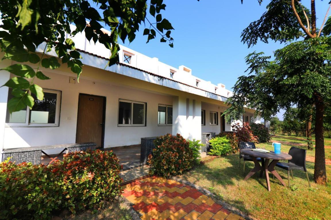 Nisarg Resort Jabalpur Exteriör bild