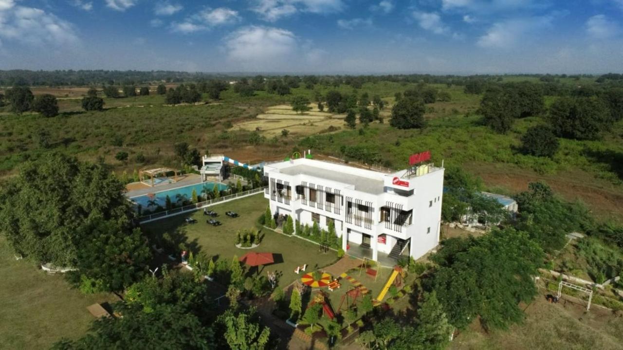 Nisarg Resort Jabalpur Exteriör bild