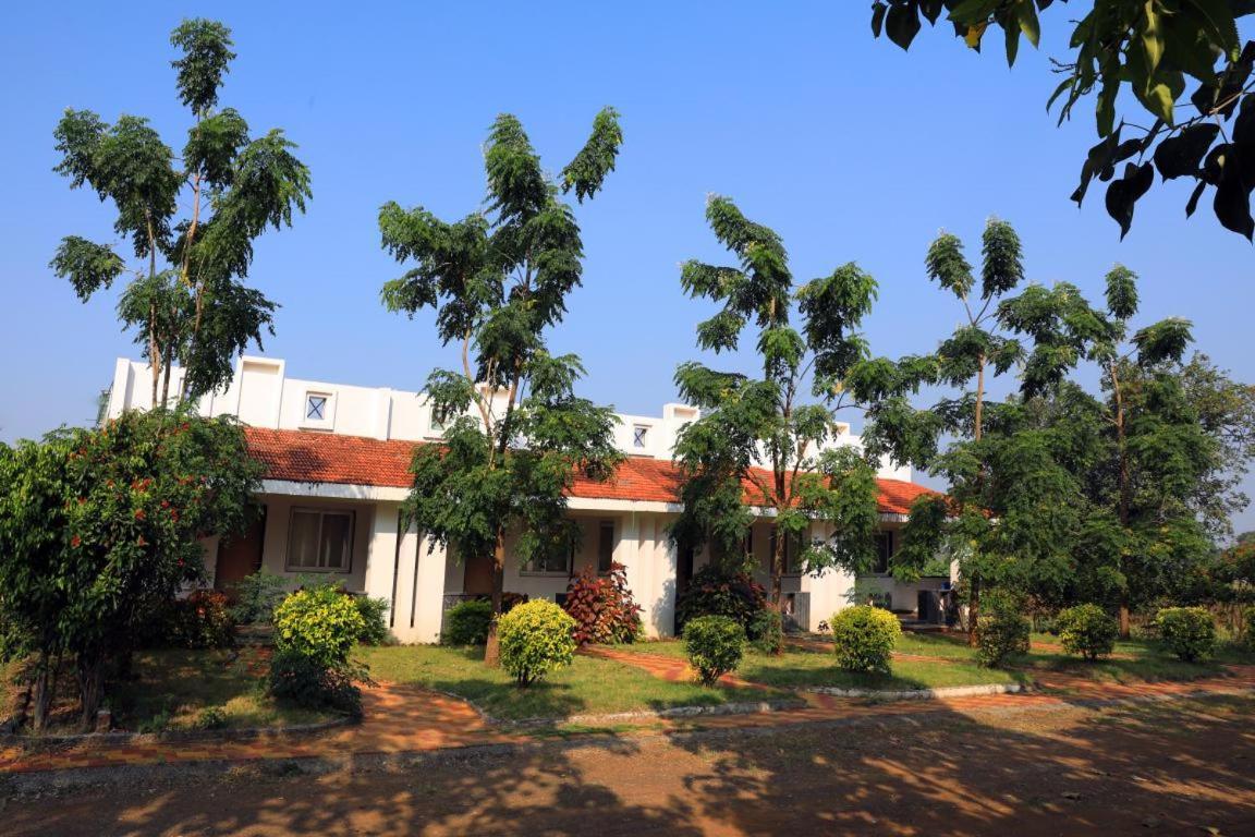 Nisarg Resort Jabalpur Exteriör bild