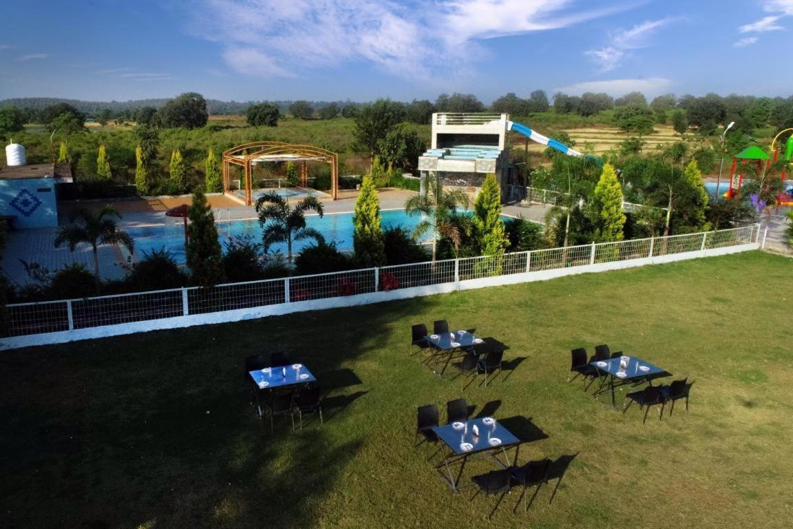 Nisarg Resort Jabalpur Exteriör bild