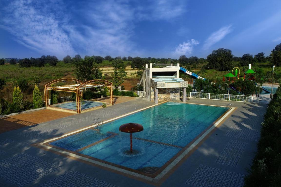 Nisarg Resort Jabalpur Exteriör bild